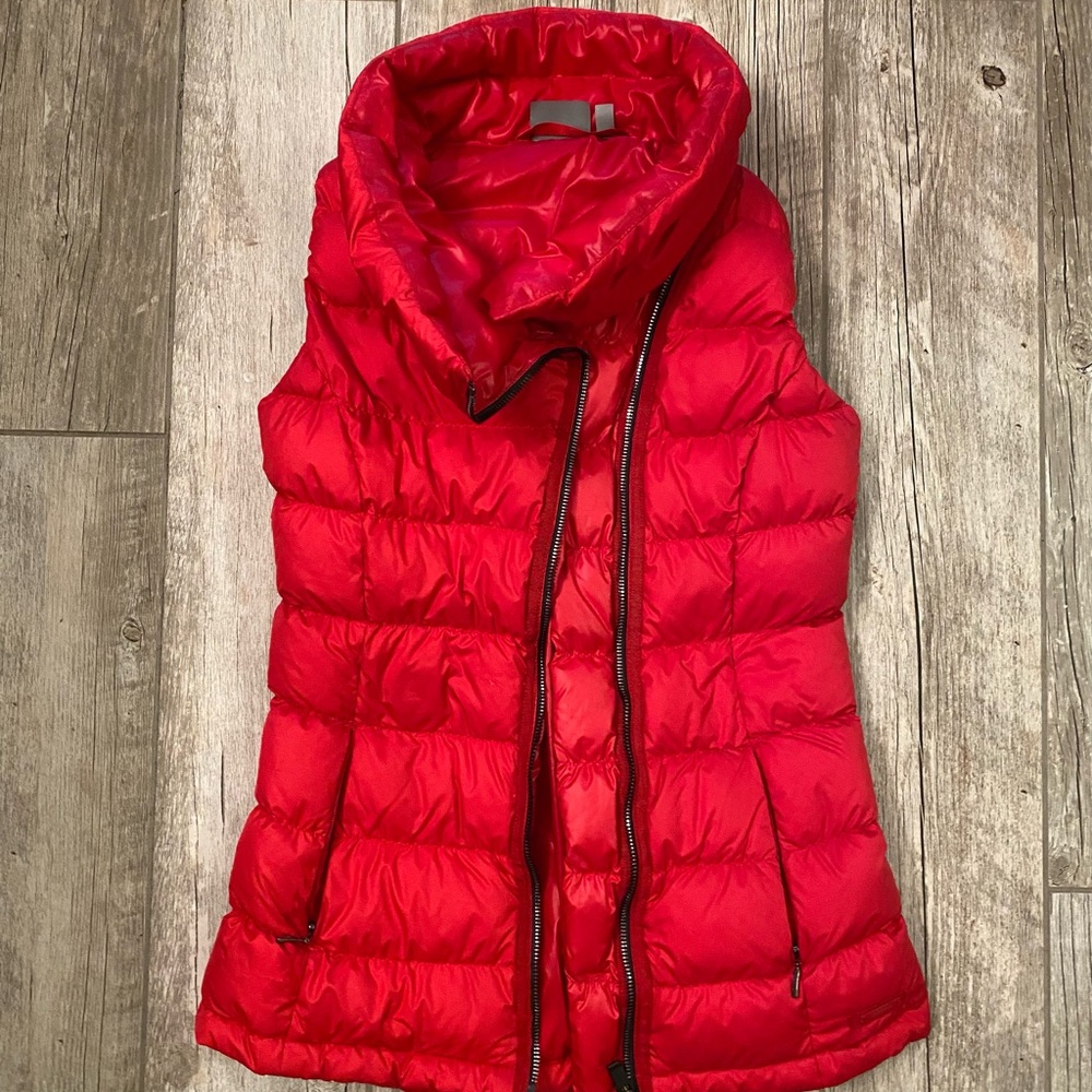Athleta xxs downabout red down vest